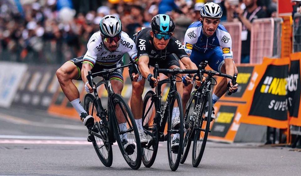Kwiatkowski le arrebata con el último golpe de riñón la Milán San Remo a Sagan