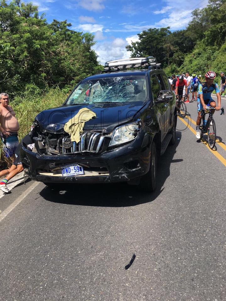 Vehículo arrolla a seis ciclistas en la Clasica Nicoya