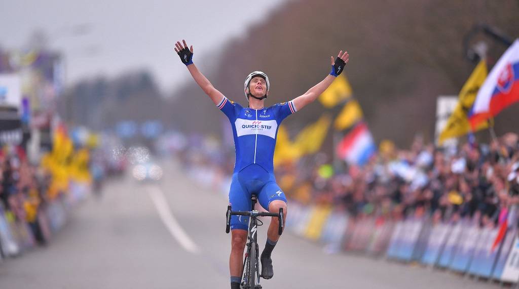 Niki Terpstra el nuevo rey del pave se impone en Tour de Flandes