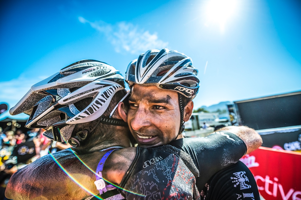 Luis Mejía y Jhonny Cattaneo Conquistan la gloria  en la Absa Cape  Epic