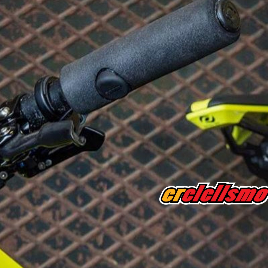 ¿Qué  hace  ese  botón  en  la manivela de Nino Schurter?