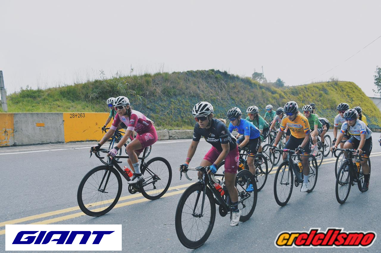 Sharon Ramírez en el equipo campeón de la Vuelta al Gran Santander 2021