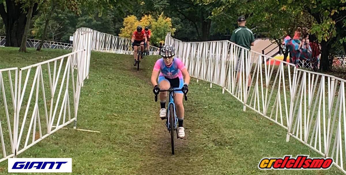 Una caída le complica el día a Melissa Ávila en la Copa del Mundo de ciclocross
