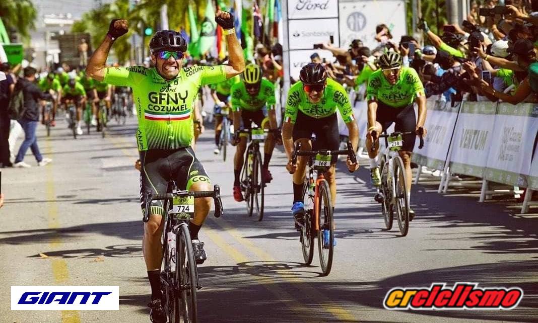 Eduardo Garita regresó a Costa Rica lleno de gloria tras vencer en el Gran Fondo de Nueva York Cozumel