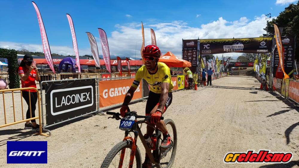 Deiber Esquivel: «Fue muy bonito el pique, estuvo bastante reñido hasta que tuvo la caída»