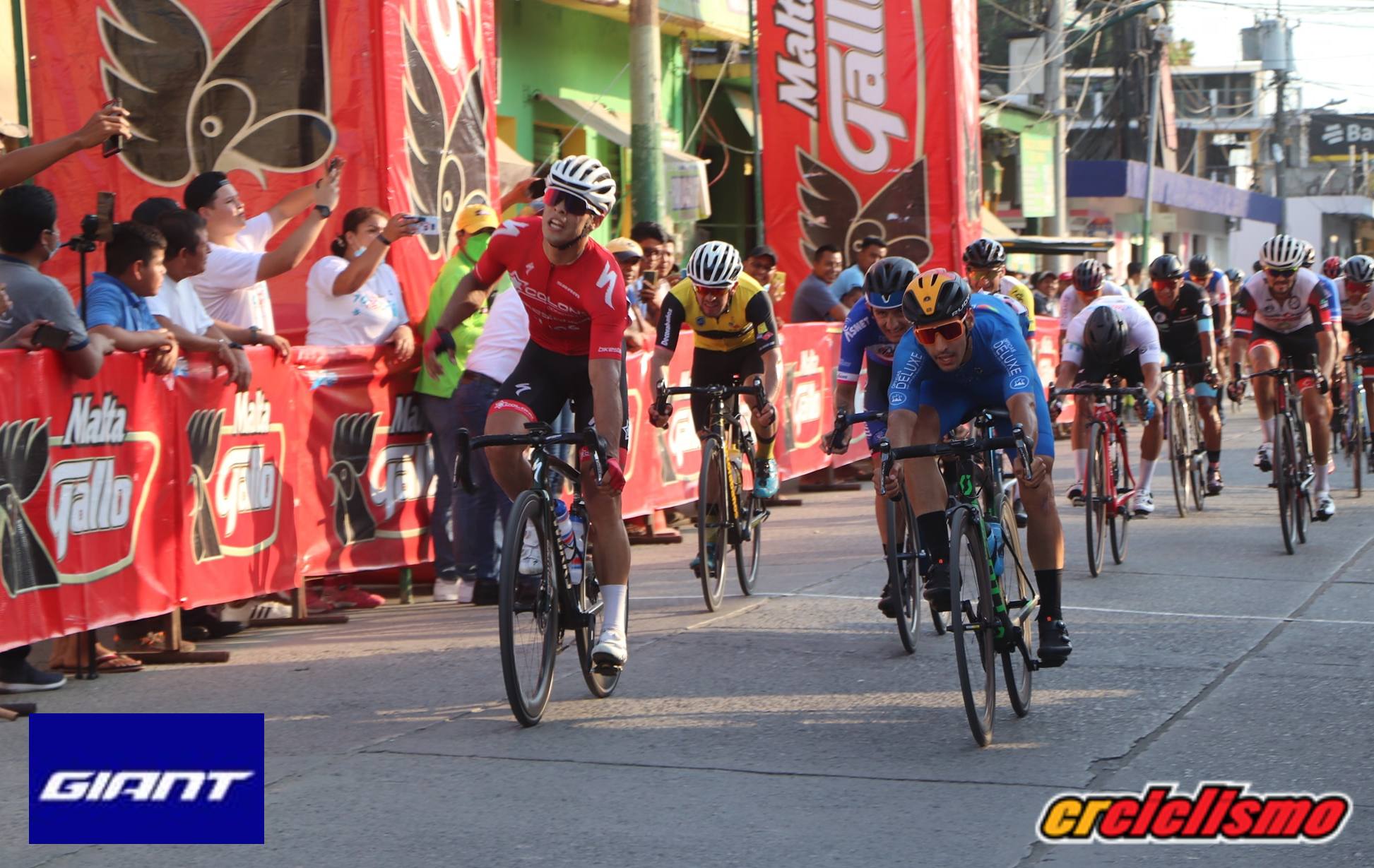Jason Huertas cuenta como fue su primera carrera en Europa con el Ulb Sports-Roski Teams.