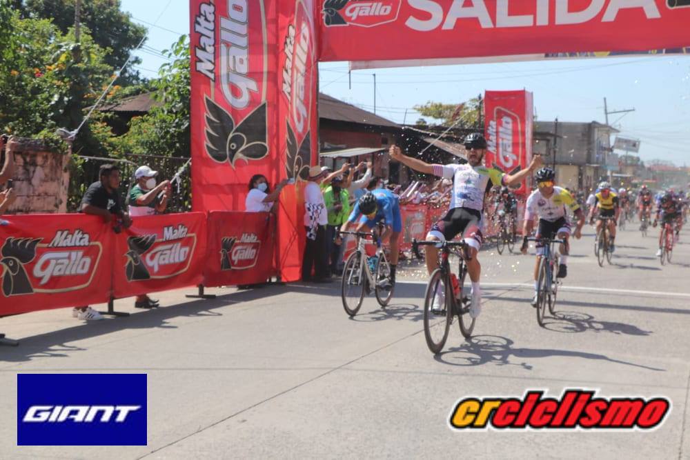Héctor Rueda: «Queda un recuerdo muy lindo ganando la primera etapa por acá y el primer Tour por La Paz que corro»