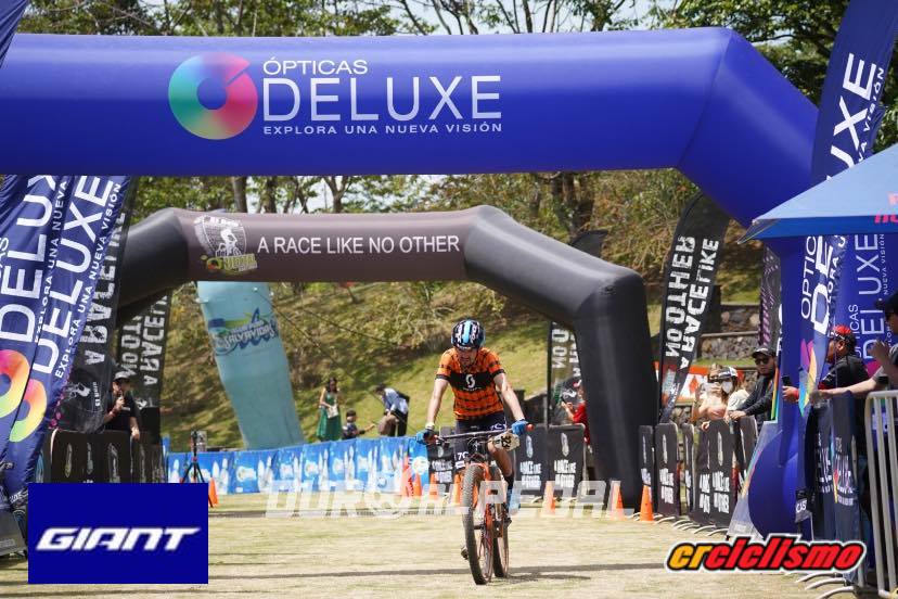 Carlos Herrera del CBZ-7C-Economy perdió el título de la Ruta del Quetzal ante Luis López Ópticas Deluxe
