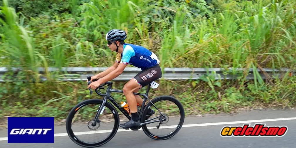 En la fuga del día Fabio Gamez del Team Costa Frut – Go Rigo Go – Giant gana la segunda etapa y se convierte en nuevo líder élite
