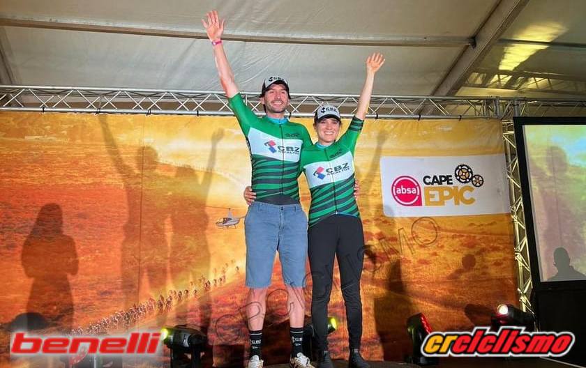 Natalia Navarro y Heiner Mora se lucen en Sudáfrica liderando la carrera de MTB más dura del mundo
