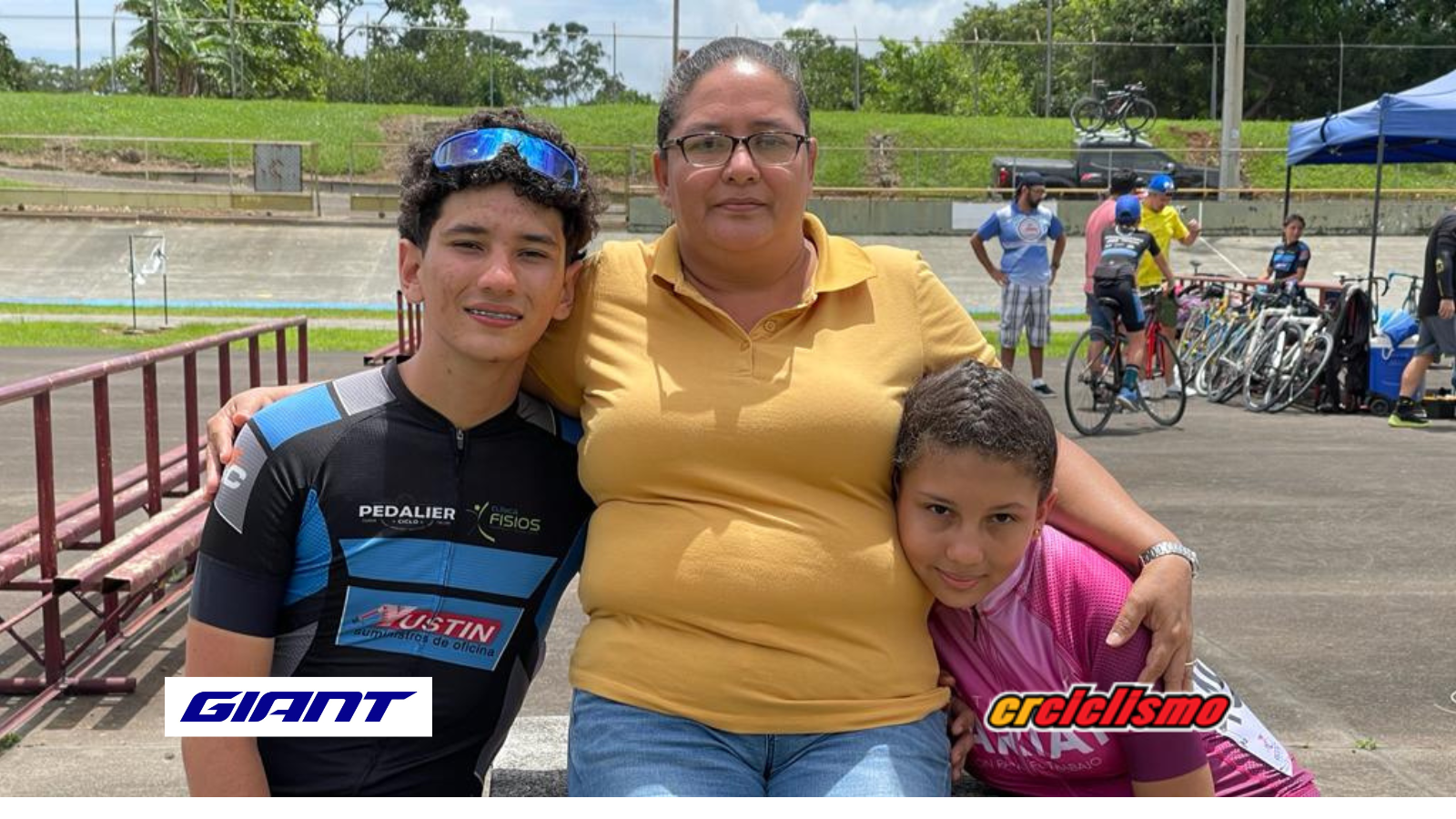 Limonenses viajan a San José los fines de semana tras el sueño de ser ciclistas de pista.