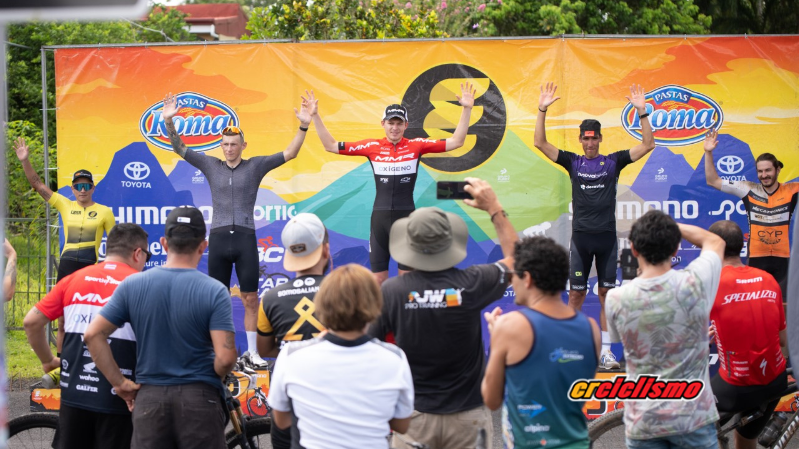 Jonathan Quesada y Angela Parra regresan al triunfo en la Copa Endurance