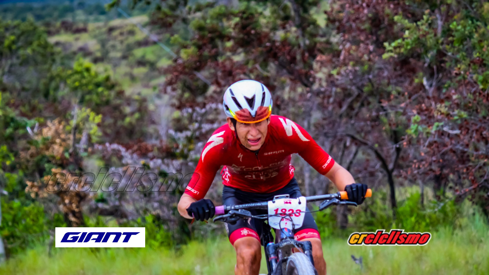 Gael Sancho con tan solo 16 años venció en los 100 kilómetro del Volcano 100.