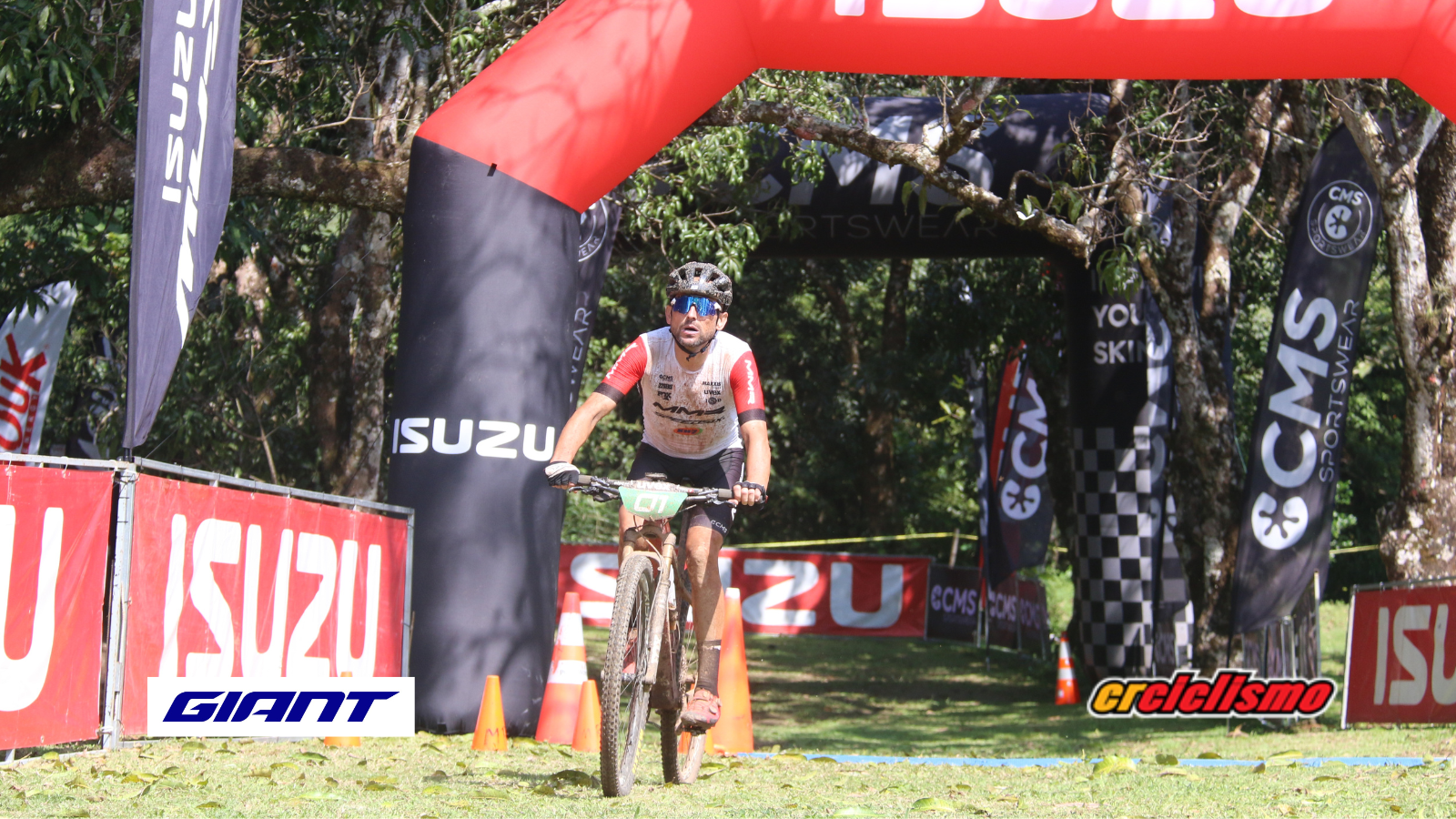 Josep Betalú y Natalia Harley se adueñaron de la primera edición del Desafío MTB Puro Motor.