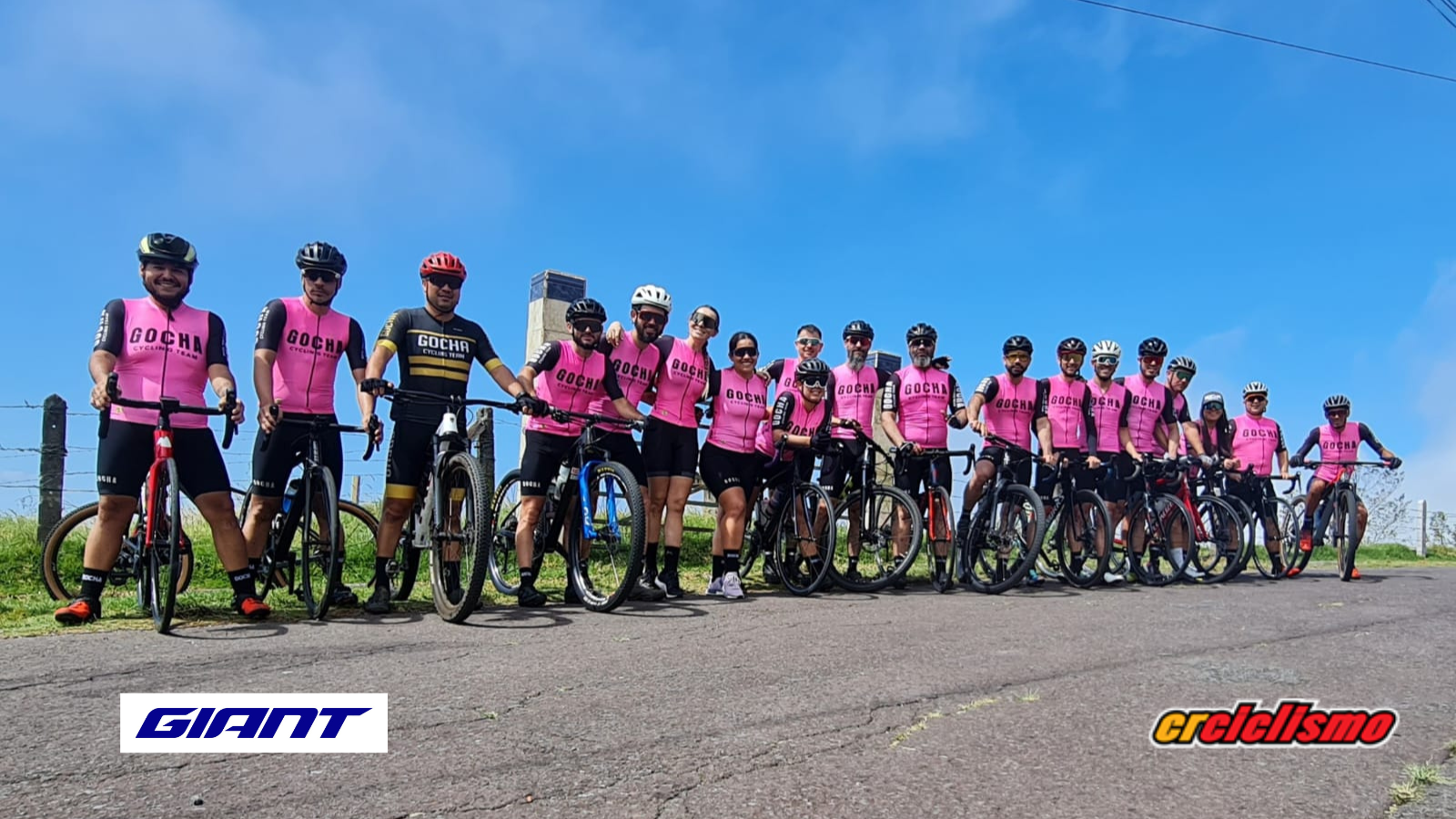 Gocha Cycling Team presentó su nomina que tendrá por primera vez equipo femenino.