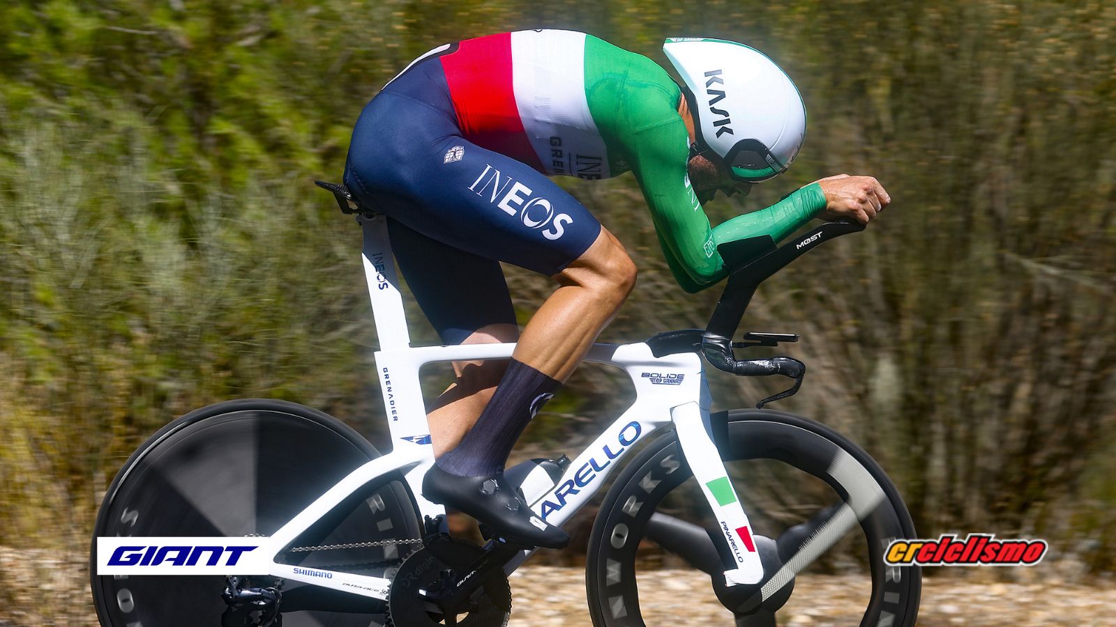 Ganna revienta la crono, Evenepoel y Roglic sacan diferencias a sus rivales.