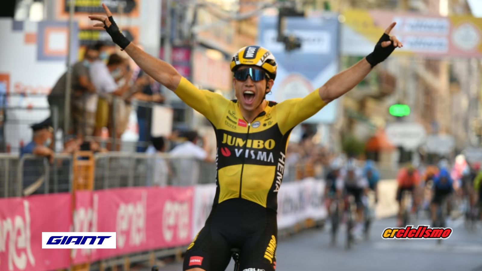 Wout Van Aert debutaría como jefe de filas en el Giro de Italia 2024.