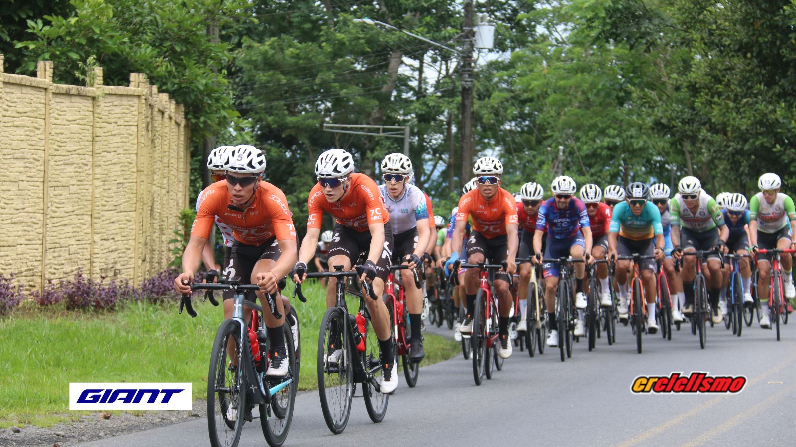 7C-Economy-Lacoinex lidera el ranking por equipos, Ciclo Café y BCT Team Montoya escalan.