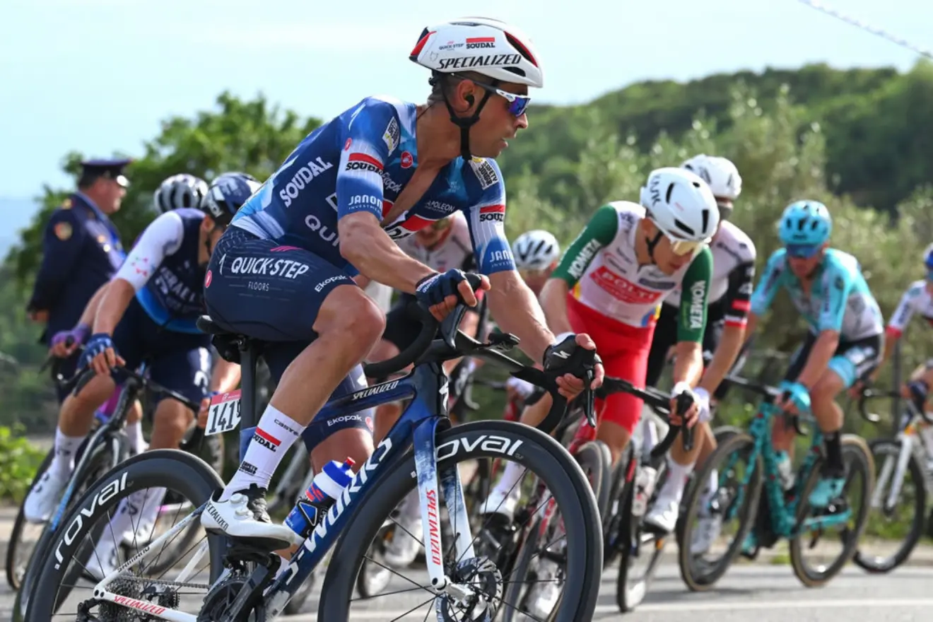 Mikel Landa ya se recupera en casa tras su dura caída en el Giro