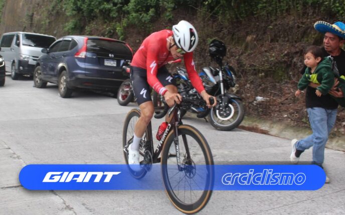 Jhonatan Chaves asume el liderato de la Vuelta a Guatemala tras la contrarreloj; Luis Daniel Oses baja al sexto lugar